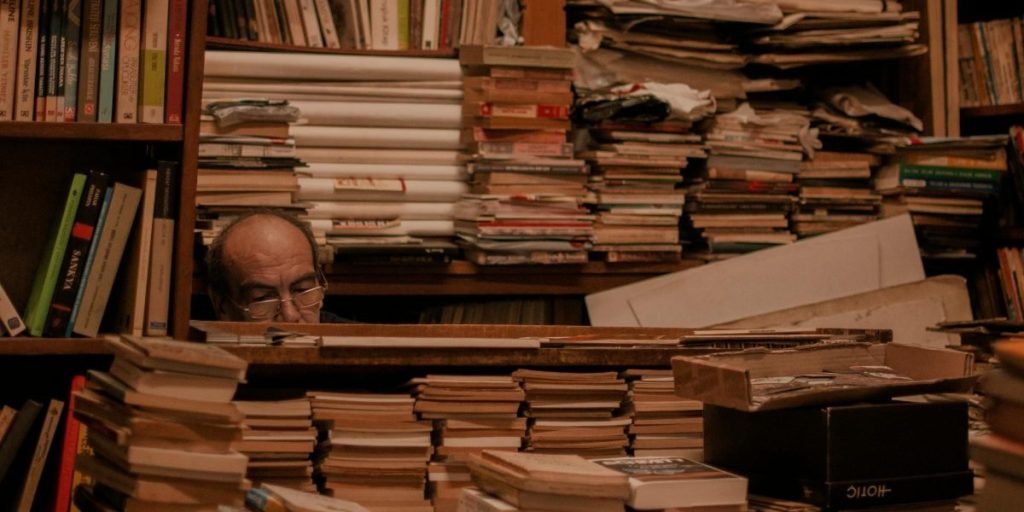 This guide helps readers confidently buy, collect, and enjoy science fiction books online by explaining where to shop, how to avoid scams, and which tools make...