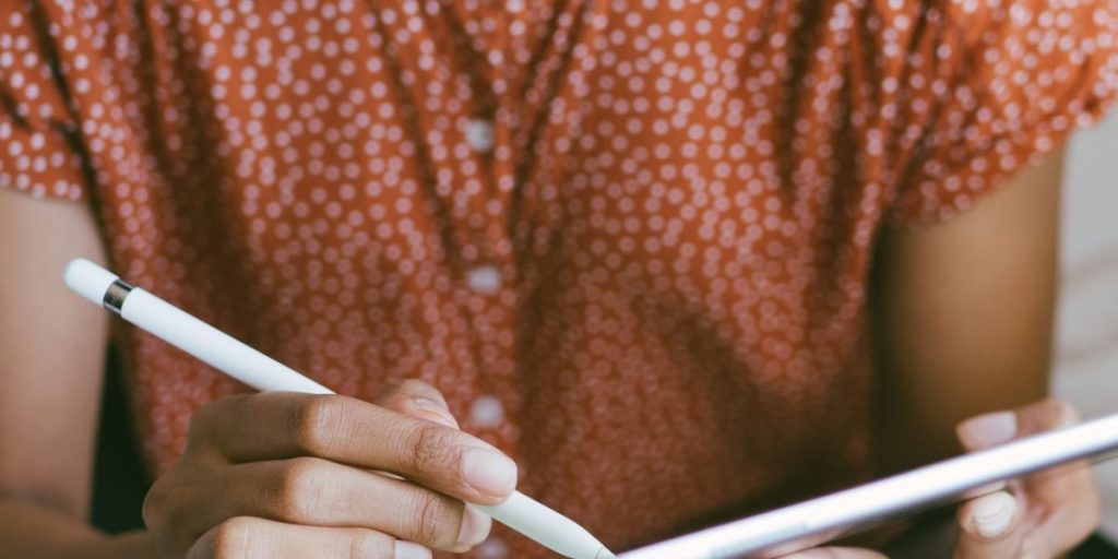 This article teaches sci‑fi fans how to turn the Kindle ecosystem from a confusing marketplace into a powerful discovery tool. It explains how to navigate the K...