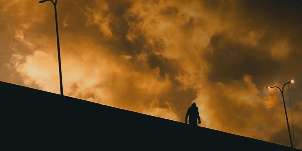 This article is a practical guide to modern dystopian novels, explaining why these books matter and how they reflect 2026's social and technological concerns. I...
